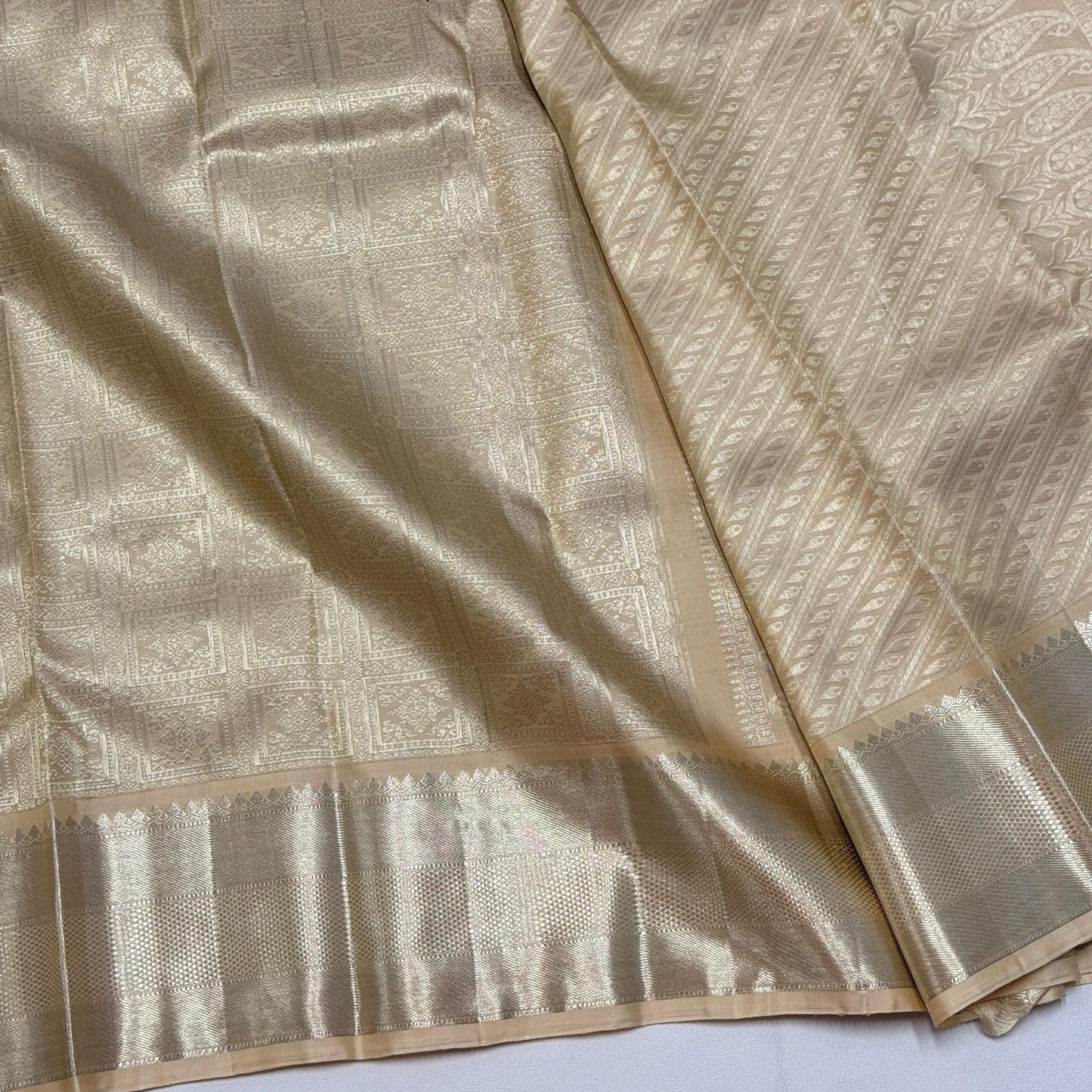 Luxurious Pure Ivory Kanjeevaram with Traditional 1Gm Gold Zari