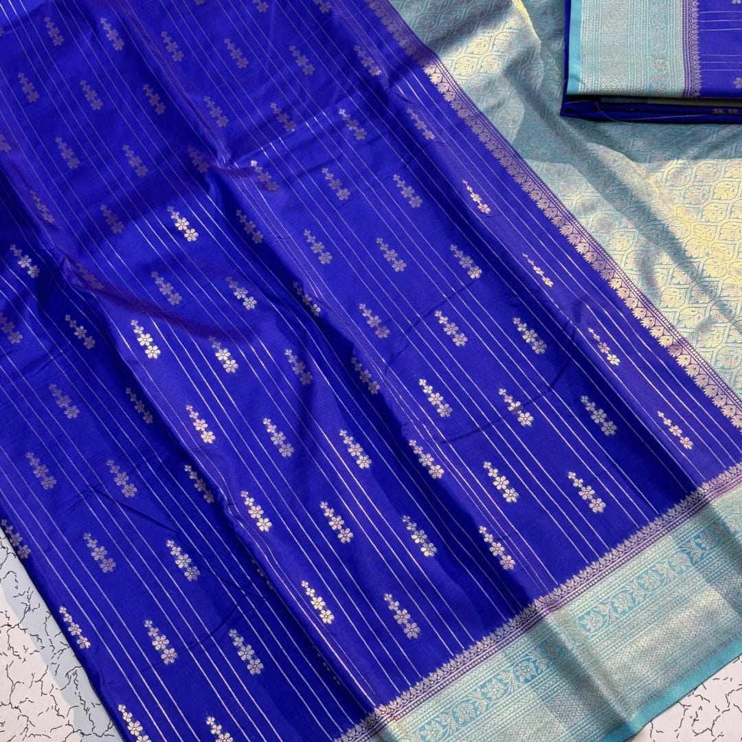 Vaira Oosi Saree with Aari Work Blouse