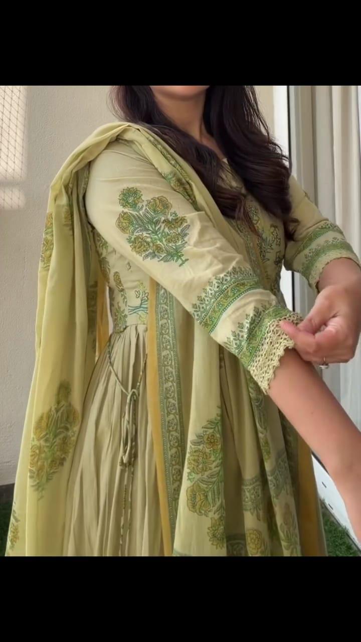 Close-up of 3/4 sleeve with printed border and lace edging and side tassel tie on pista green cotton Anarkali