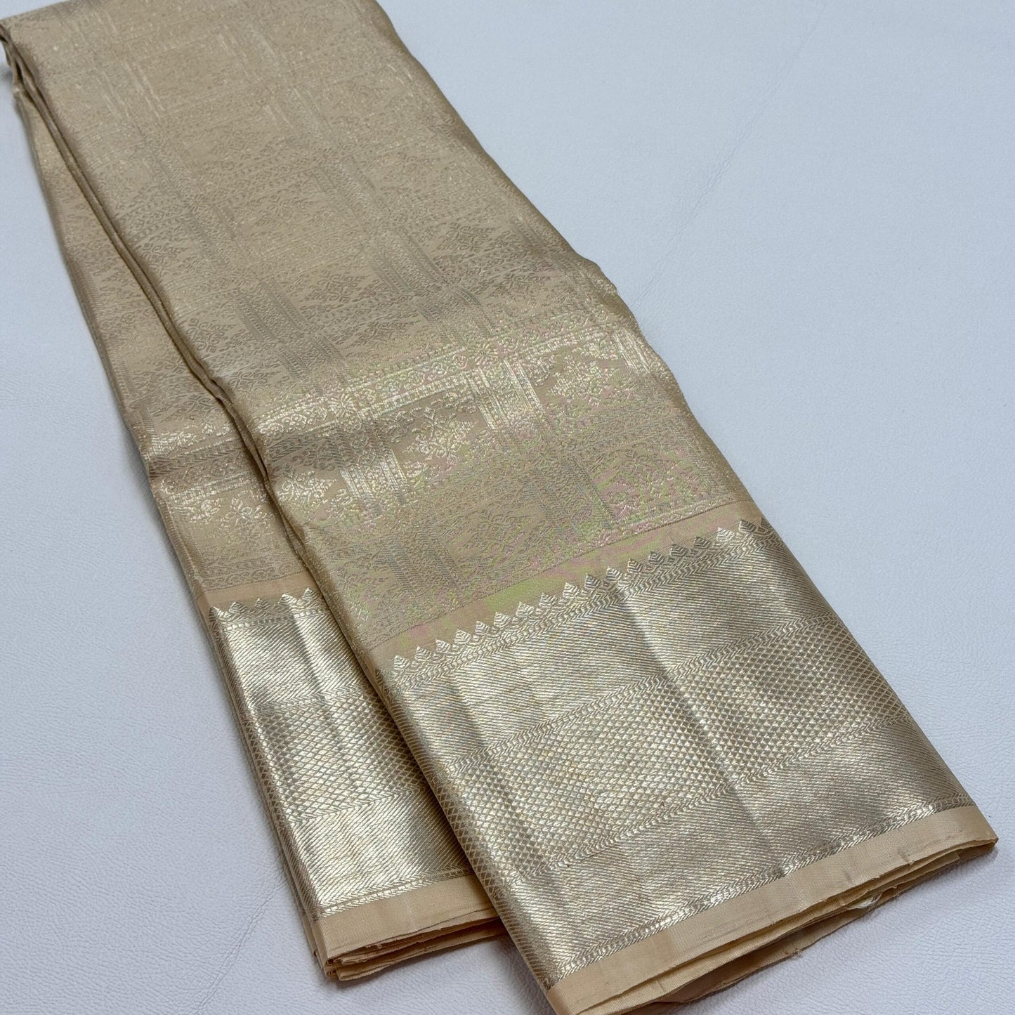 Luxurious Pure Ivory Kanjeevaram with Traditional 1Gm Gold Zari