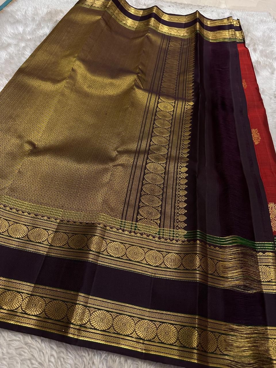 Vintage Pure Silk Saree - Timeless Elegance!